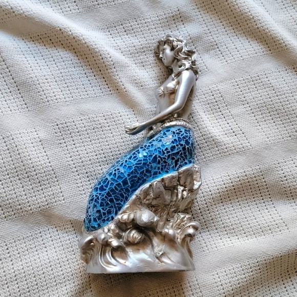 Mermaid Fairytale Feminine Magical Figurine Sculpture Statue in Silver n Blue - Picture 4 of 9